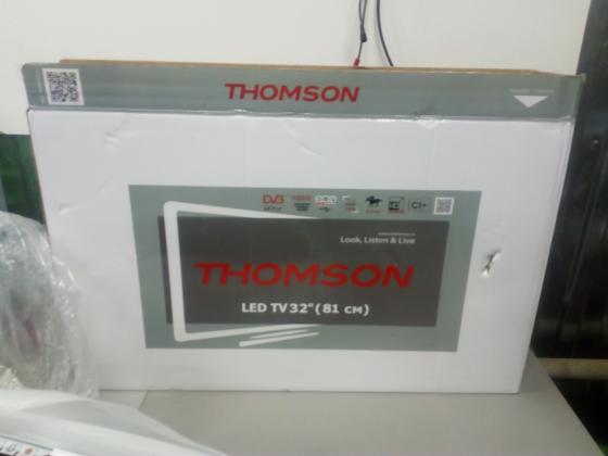 Телевизор 32" Thomson T32D16DH-01W белый 1366x768 50 Гц SCART VGA USB  поврежденная упаковка, разбита матрица.