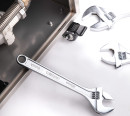 Разводной ключ Deli DL015A 15&quot; Длина: 350 мм. Регулируемый размер зажима: 0-46 мм. Кованая специальная инструментальная сталь. Хромированная отделка.6