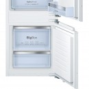 Встраиваемый холодильник Bosch KIN86AF30R белый, вмятина на правом боку3