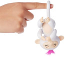 Интерактивная игрушка обезьянка WowWee Fingerlings - София 12 см белый пластик 3702A3